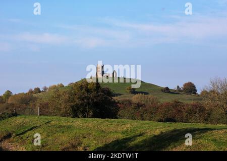 Ruinen der St. Michael's Church, Burrow Mump, Burrowbridge, Somerset Levels, England, Großbritannien, Oktober 2018 Stockfoto