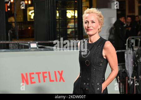 London, Großbritannien. 8.. November 2022. Gillian Anderson besucht Netflix präsentieren die Welt permiere - die fünfte Staffel der Krone im Theatre Royal, Drury Lane, am 8. November London, Großbritannien. Stockfoto