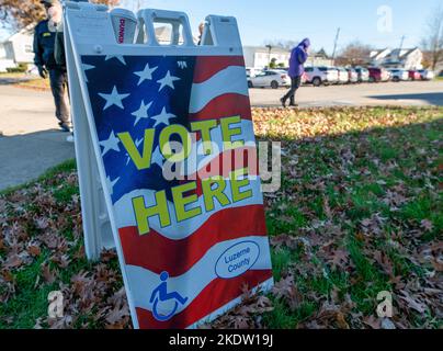 Wilkes Barre, Usa. 08.. November 2022. Ein Votum hier vor einem Wahllokal. Kredit: SOPA Images Limited/Alamy Live Nachrichten Stockfoto