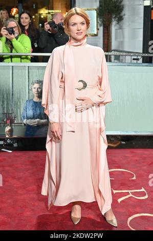 London, Großbritannien. 8.. November 2022. Erin Richards besucht Netflix präsentieren die Welt permiere - die fünfte Staffel von The Crown im Theatre Royal, Drury Lane, am 8. November in London, Großbritannien. Stockfoto