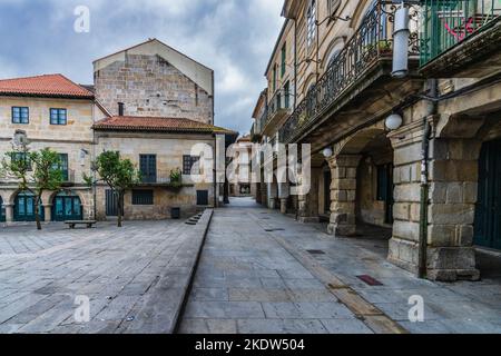 Pontevedra, Spanien, 9. Oktober 2022. Straße der Stadt Pontevedra, in Galicien, Spanien Stockfoto