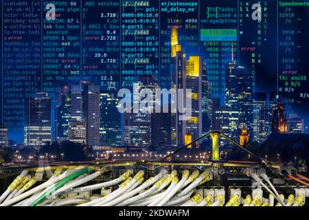 Symbolische Image kritische Infrastruktur, Skyline von Frankfurt am Main, Datenkabel, Hacker-Code, Stockfoto