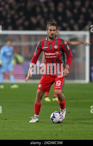 Cremona, Italien. 8.. November 2022. Michele Castagnetti von uns Cremonesen während des italienischen Serie-A-Tootball-Spiels zwischen US Cremonese und AC Mailand am 8. November 2022 im Stadion Giovanni Zini, Cremona, Italien. Quelle: Tiziano Ballabio/Alamy Live News Stockfoto