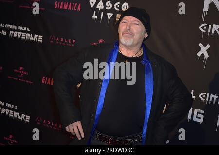 Rom, Italien. 08.. November 2022. Vasco Rossi nimmt an der Premiere „Vasco Live Roma Circo Massimo 2022“ am 08. November 2022 in Rom, Italien, Teil. Kredit: dpa/Alamy Live Nachrichten Stockfoto