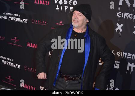 Rom, Italien. 08.. November 2022. Vasco Rossi nimmt an der Premiere „Vasco Live Roma Circo Massimo 2022“ am 08. November 2022 in Rom, Italien, Teil. Kredit: dpa/Alamy Live Nachrichten Stockfoto