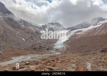 Hochland der Alpen. VallelungaGletscherfront in raschem Rückzug mit Moränen Stockfoto