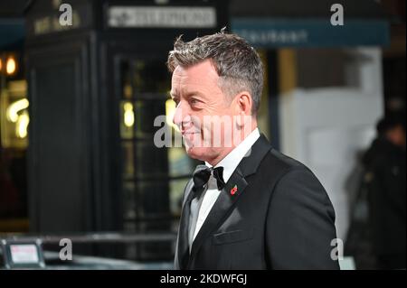 London, Großbritannien. 8.. November 2022. Peter Morgan von Netflix besucht Netflix präsentieren die Welt permiere - die fünfte Staffel von The Crown im Theatre Royal, Drury Lane, am 8. November London, Großbritannien. Quelle: Siehe Li/Picture Capital/Alamy Live News Stockfoto