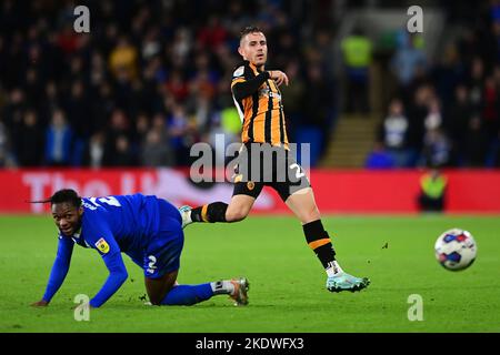 Cardiff, Großbritannien. 08.. November 2022. Dimitris Pelkas #20 von Hull City während des Sky Bet Championship-Spiels Cardiff City gegen Hull City im Cardiff City Stadium, Cardiff, Großbritannien, 8.. November 2022 (Foto von Ashley Crowden/News Images) in Cardiff, Großbritannien am 11/8/2022. (Foto von Ashley Crowden/News Images/Sipa USA) Quelle: SIPA USA/Alamy Live News Stockfoto