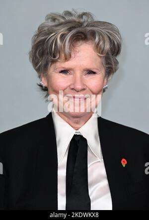 London, Großbritannien. 08.. November 2022. 8.. November 2022, London, Großbritannien. Imelda Staunton bei der Weltpremiere der Crown Season 5, Theatre Royal, Drury Lane, London. Quelle: Doug Peters/Alamy Live News Stockfoto