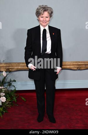 London, Großbritannien. 08.. November 2022. 8.. November 2022, London, Großbritannien. Imelda Staunton bei der Weltpremiere der Crown Season 5, Theatre Royal, Drury Lane, London. Quelle: Doug Peters/Alamy Live News Stockfoto
