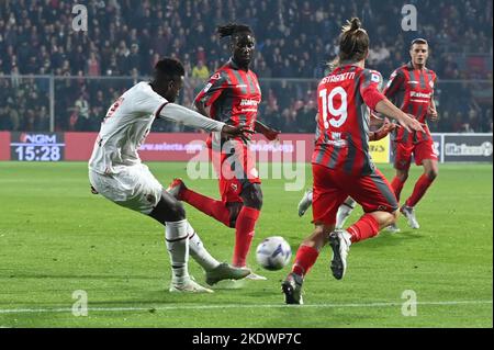 Cremona, Italien. 08.. November 2022. Giovanni Zini Stadium, Cremona, Italien, 08. November 2022, Divock origi (mailand) während des Spiels der US-Cremonesen gegen AC Mailand - italienische Fußballserie A Credit: Live Media Publishing Group/Alamy Live News Stockfoto