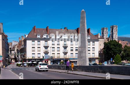 CHALONS-SUR-SAONE, FRANKREICH - 2. AUGUST 2022: Beliebter Pont Saint-Laurent Stockfoto