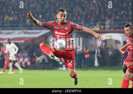 Cremona, Italien. 08.. November 2022. Giovanni Zini Stadium, Cremona, Italien, 08. November 2022, gonzalo escalante (cremonese) während des Spiels US Cremonese gegen AC Mailand - italienische Fußballserie A Credit: Live Media Publishing Group/Alamy Live News Stockfoto