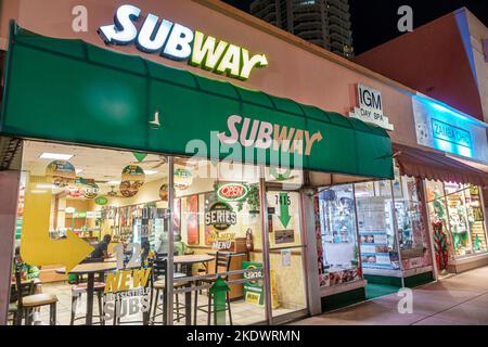 Miami Beach Florida, North Beach Collins Avenue Nachtleben, Subway Sandwich Shop Restaurant Restaurants Essen Essen Essen Essen gehen Casual Cafe Cafés bi Stockfoto