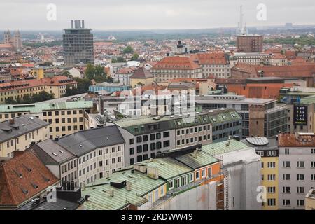 Hochwinkelansicht der Gebäude rund um den Marienplatz, München, Bayern, Deutschland. Stockfoto