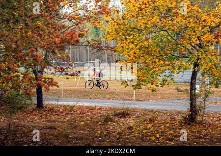 WA22735-00...WASHINGTON - der Herbst ist Cyclocross-Saison mit einem Rennen im Magnuson Park in Seattle. Stockfoto