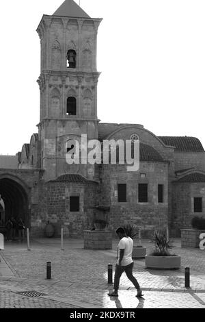 23. Mai 2022, Larnaka, Zypern: Die Lazarus-Kirche wurde Ende des 9.. Jahrhunderts gegründet und hat Architektur von byzantinischem, gotischem, barockem und Rokoko-Einfluss. Die Republik Zypern steht an einem historischen und kulturellen Scheideweg zwischen Europa und Asien. Seine Hauptstädte - die Hauptstadt von Nikosia, Limassol, Famagusta und Paphos haben die Einflüsse von Generationen von Eroberern, Pilgern und Reisenden absorbiert und haben eine Atmosphäre, die sowohl kosmopolitisch als auch provinziell ist. Heute ist Zypern ein beliebtes Touristenziel für Besucher aus Europa, das von Hochzeitsreisenden bevorzugt wird (Bild: © Ruaridh Stewart Stockfoto