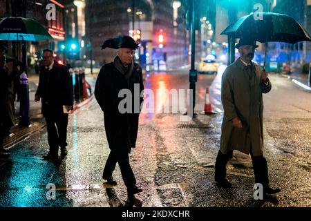 Der Oberbürgermeister wählt den 694. Oberbürgermeister von London, Nichola Lyons (links), während einer frühmorgendlichen Probe für die Lord Mayor's Show, die am Samstag stattfindet. Bilddatum: Mittwoch, 9. November 2022. Stockfoto