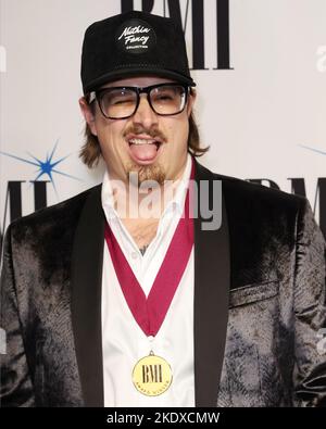 Nashville, USA. 08.. November 2022. Michael Hardy bei den jährlichen BMI Country Awards 67., die am 8. November 2022 im BMI Building in Nashville, TN, verliehen wurden. © Curtis Hilbun/AFF-USA.COM Quelle: AFF/Alamy Live News Stockfoto