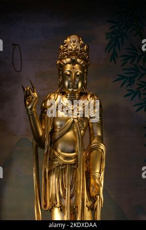 Song Dynasty Art Style Holzschnitzerei guanyin in thailand Stockfoto