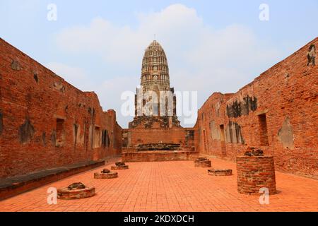 Archäologische Stätte in Wat Ratchaburana, Provinz Ayutthaya Stockfoto