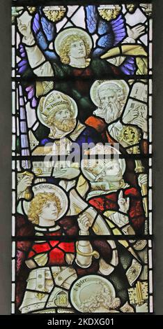 Buntglasfenster von Percy Bacon mit der Darstellung der Heiligen, St. Peter's Church, Caversham, Berkshire Stockfoto