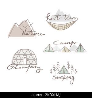 Sommerlager im Freien, Glamping, Logo. Handgezeichnete und Vektorzeichen. Ideal für Hemden, Briefmarken, Aufkleber, Logos, Anhänger, Etiketten. Stock Vektor