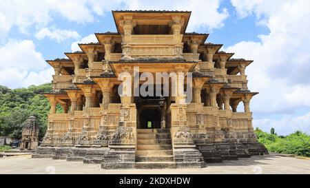 Rückansicht des Naulakha-Tempels, Ghumli, Dwarka, Gujarat, Indien. Ältester Sonnentempel von Gujarat. Solanki-Architektur Stockfoto