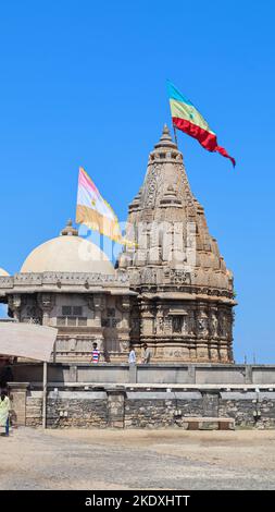 INDIEN, GUJARAT, DWARKA, Oktober 2022, Tourist im Shri Rukmini Devi Tempel, einem Tempel aus dem 12.. Jahrhundert Stockfoto