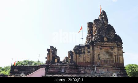 Blick auf den zerstörten Shri Lakheshwar Shiva Tempel, der von der Chalukya-Dynastie erbaut und 2001 von einem Erdbeben in Kera, Bhuj, Gujarat, Indien, zerstört wurde. Stockfoto