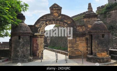 Eingang des Diu Fort erbaut von Portugiesen im Jahr 1535, Diu, Indien. Stockfoto