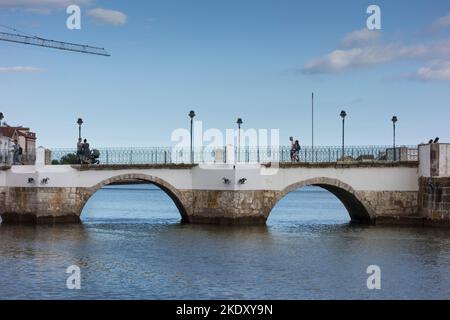 Ponte Romana (Römische Brücke), Tavira, Algarve, Portugal Stockfoto