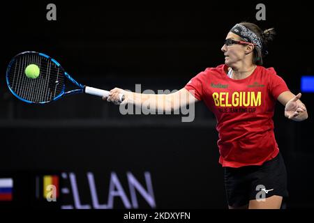 Die Belgierin Kirsten Flipkens, die am 09. November 2022 in der Gruppenphase des Billie Jean King Cup Finals Tennis in Glasgow, Schottland, vor der Krawatte zwischen Belgien und der Slowakei in Aktion abgebildet wurde. Das Turnier findet vom 8. November bis 13. November 2022 statt. BELGA FOTO LAURIE DIEFFEMBACQ Stockfoto