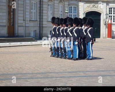 palastwächter Coppenhagen Dänemark nyhavn Sightseeing schwarzen Hut Stockfoto