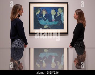 Royal Academy of Arts, London, Großbritannien. 9. November 2022. Making Modernism ist die erste große britische Ausstellung, die bahnbrechenden Künstlerinnen gewidmet ist, die Anfang des 20.. Jahrhunderts in Deutschland arbeiten: Paula Modersohn-Becker, Kӓthe Kollwitz, Gabriele Münter und Marianne Werefkin und läuft vom 12. November 2022-12. Februar 2023. Bild: Marianne Werefkin, im Café, 1909. Fotografien von Werken in der Ausstellung dürfen nur im Zusammenhang mit 'Making Modernism' für die Dauer der Ausstellung verwendet werden. Quelle: Malcolm Park/Alamy Live News. Stockfoto