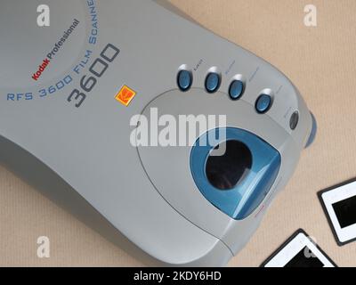 Deutschland. 09.. November 2022. In dieser Abbildung ist der Kodak Professional RFS 3600 Filmscanner zu sehen. Das Gerät ist zum Scannen von Negativen und Dias konzipiert. Kredit: SOPA Images Limited/Alamy Live Nachrichten Stockfoto