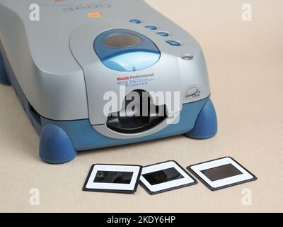 Deutschland. 09.. November 2022. In dieser Abbildung ist der Kodak Professional RFS 3600 Filmscanner zu sehen. Das Gerät ist zum Scannen von Negativen und Dias konzipiert. Kredit: SOPA Images Limited/Alamy Live Nachrichten Stockfoto