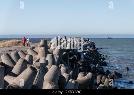 Portmole am kalten Frühlingstag in Liepaja, Lettland. Stockfoto