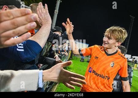 Andreas Speigelaere (25) von KMSK Deinze im Bild nach einem Fußballspiel zwischen KMSK Deinze und KAS Eupen während der Finalrunde 1/16 im Crocky Cup in der Saison 2022-2023, am Dienstag, den 7. November 2022 in Deinze, Belgien. FOTO STIJN AUDOOREN | SPORTPIX Stockfoto