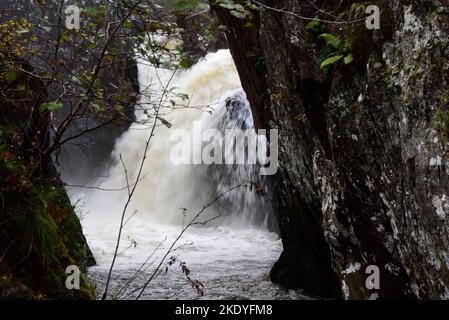 Die Lower Falls in Glen Nevis, in der Nähe von Fort William in den schottischen Highlands. Stockfoto