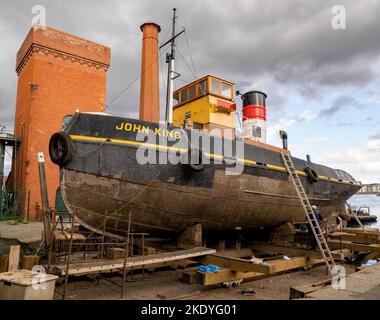 Der John King Veteran Schlepper im Trockendock bei Underfall Yard in Bristol UK für eine Überholung Stockfoto