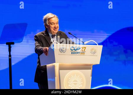 Sharm El Sheikh, Ägypten. 09.. November 2022. UN-Generalsekretär António Guterres spricht beim Start des Climate TRACE Treibhausgasinventars am vierten Tag der UN-Klimakonferenz COP27, die von der UNFCCC im Sharm El-Sheikh International Convention Center veranstaltet wird. COP27, das vom 6. Bis 18. November in Sharm El Sheikh läuft, konzentriert sich auf die Umsetzung von Maßnahmen, die bereits bei früheren Bullen vereinbart wurden. Die Konferenz in Sharm El Sheikh konzentriert sich auch auf die schwächsten Gemeinschaften, da die Klimakrise die Lebensbedingungen der ohnehin am stärksten benachteiligten Menschen verschärft. Kredit: SOPA Images Limit Stockfoto