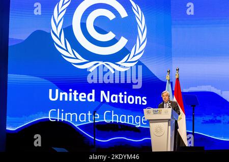 Sharm El Sheikh, Ägypten. 09.. November 2022. UN-Generalsekretär António Guterres spricht beim Start des Climate TRACE Treibhausgasinventars am vierten Tag der UN-Klimakonferenz COP27, die von der UNFCCC im Sharm El-Sheikh International Convention Center veranstaltet wird. COP27, das vom 6. Bis 18. November in Sharm El Sheikh läuft, konzentriert sich auf die Umsetzung von Maßnahmen, die bereits bei früheren Bullen vereinbart wurden. Die Konferenz in Sharm El Sheikh konzentriert sich auch auf die schwächsten Gemeinschaften, da die Klimakrise die Lebensbedingungen der ohnehin am stärksten benachteiligten Menschen verschärft. Kredit: SOPA Images Limit Stockfoto