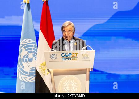 Sharm El Sheikh, Ägypten. 09.. November 2022. UN-Generalsekretär António Guterres spricht beim Start des Climate TRACE Treibhausgasinventars am vierten Tag der UN-Klimakonferenz COP27, die von der UNFCCC im Sharm El-Sheikh International Convention Center veranstaltet wird. COP27, das vom 6. Bis 18. November in Sharm El Sheikh läuft, konzentriert sich auf die Umsetzung von Maßnahmen, die bereits bei früheren Bullen vereinbart wurden. Die Konferenz in Sharm El Sheikh konzentriert sich auch auf die schwächsten Gemeinschaften, da die Klimakrise die Lebensbedingungen der ohnehin am stärksten benachteiligten Menschen verschärft. Kredit: SOPA Images Limit Stockfoto
