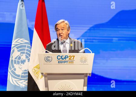 Sharm El Sheikh, Ägypten. 09.. November 2022. UN-Generalsekretär António Guterres spricht beim Start des Climate TRACE Treibhausgasinventars am vierten Tag der UN-Klimakonferenz COP27, die von der UNFCCC im Sharm El-Sheikh International Convention Center veranstaltet wird. COP27, das vom 6. Bis 18. November in Sharm El Sheikh läuft, konzentriert sich auf die Umsetzung von Maßnahmen, die bereits bei früheren Bullen vereinbart wurden. Die Konferenz in Sharm El Sheikh konzentriert sich auch auf die schwächsten Gemeinschaften, da die Klimakrise die Lebensbedingungen der ohnehin am stärksten benachteiligten Menschen verschärft. Kredit: SOPA Images Limit Stockfoto