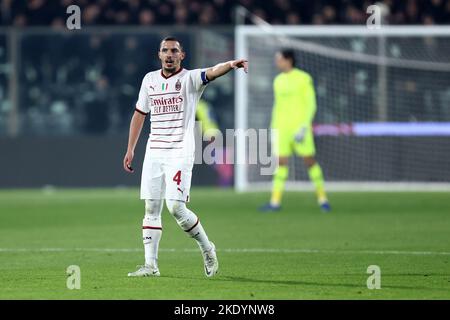 Cremona, Italien. 08.. November 2022. Ismael Bennacer von AC Milan Gesten während der Serie A Spiel zwischen uns Cremonese und AC Mailand im Giovanni Zini Stadium am 8. November 2022 in Cremona, Italien . Quelle: Marco Canoniero/Alamy Live News Stockfoto