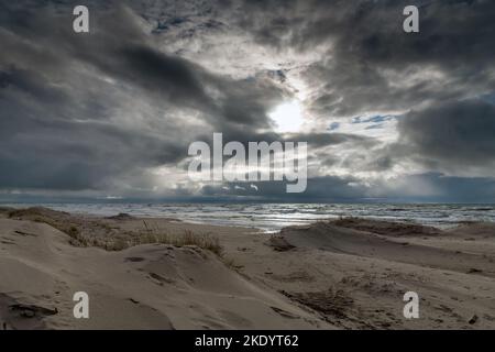 Stürmische Ostsee, Liepaja, Lettland. Stockfoto