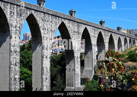 Historisches Aquädukt der Freien Gewässer aus dem 18.. Jahrhundert oder Águas Livres Aquädukt, Lissabon, Portugal Stockfoto