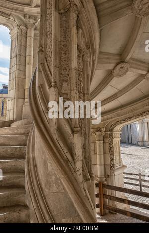 Detail im Wendeltreppenflügel im Francois I-Flügel des Chateau Royal de Blois, Loir-et-Cher, Frankreich der Francis I-Flügel ist mit einem äußerst aufwendigen Geschosses ausgestattet Stockfoto