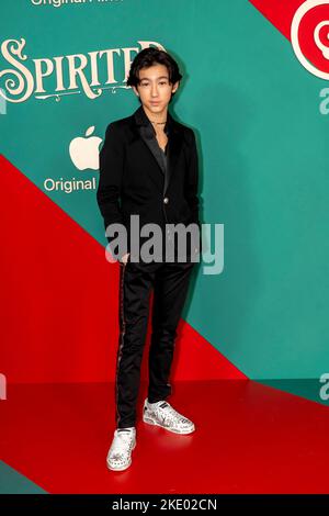 NEW YORK, NEW YORK - 07. NOVEMBER: Maximilian Piazza nimmt an der „temperamentvollen“ New Yorker Premiere von Apple Original Film in der Alice Tully Hall, Lincoln Center ON Teil Stockfoto